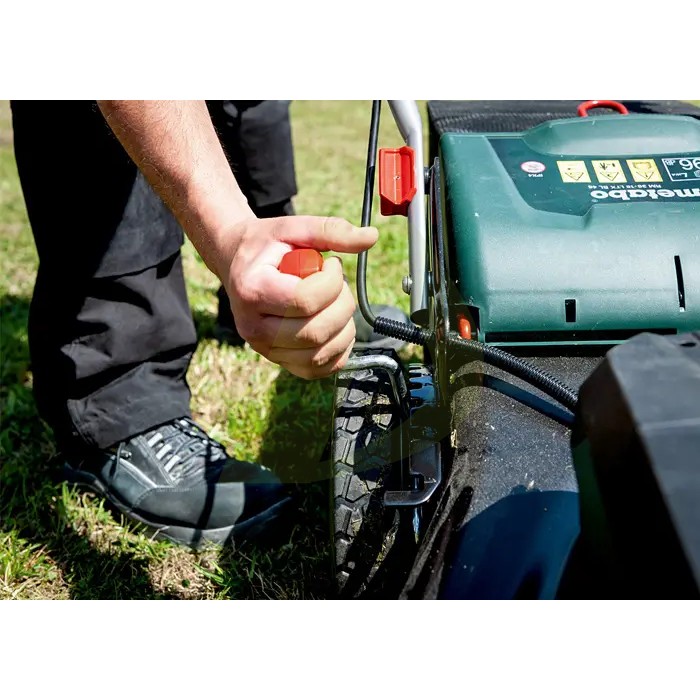 Аккумуляторная газонокосилка METABO RM 36-18 LTX BL 46 (601606850) без аккумулятора Аккумуляторная газонокосилка METABO RM 36-18 LTX BL 46 (601606850) без аккумулятора