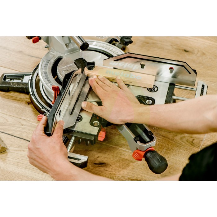 Торцювальна пила METABO KGSV 72 Xact SYM (612216000) Торцювальна пила METABO KGSV 72 Xact SYM (612216000)