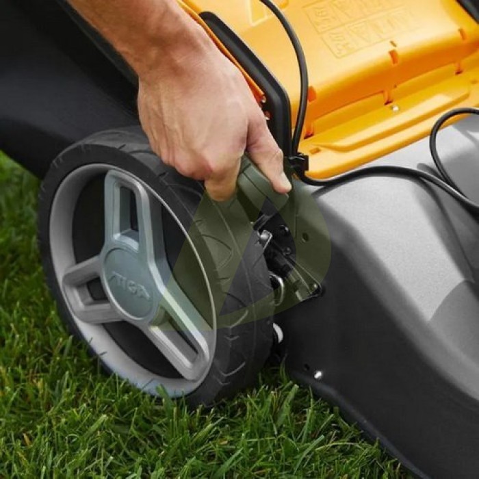 Аккумуляторная газонокосилка самоходная STIGA Collector 548SAEK Аккумуляторная газонокосилка самоходная STIGA Collector 548SAEK