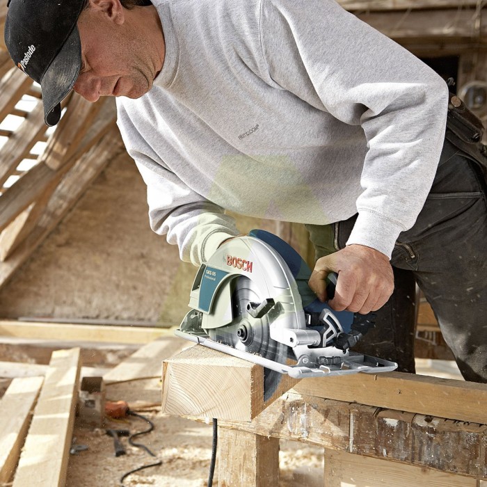 Дисковая ручная пила BOSCH GKS 85 Professional (060157A000) Дисковая ручная пила BOSCH GKS 85 Professional (060157A000)