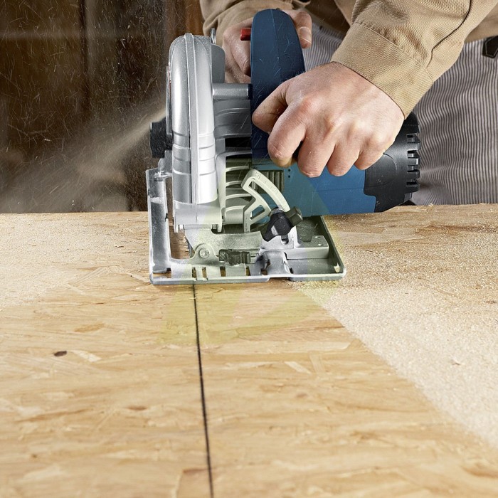 Дисковая ручная пила BOSCH GKS 85 Professional (060157A000) Дисковая ручная пила BOSCH GKS 85 Professional (060157A000)